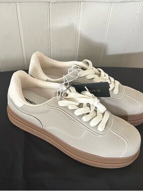 NWT Forever 21 Cream Low-Top Platform Tennis Sneakers/9